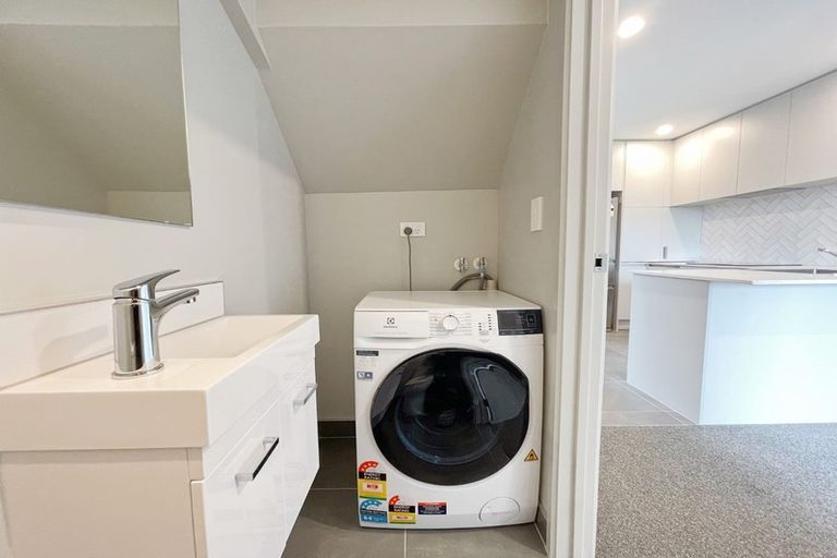 Photo of property in 49b Hatherlow Street, Glenfield, Auckland, 0629