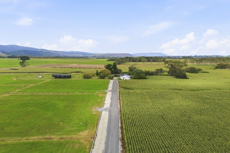 Photo of property in 225 Kuku Beach Road, Kuku, Levin, 5570
