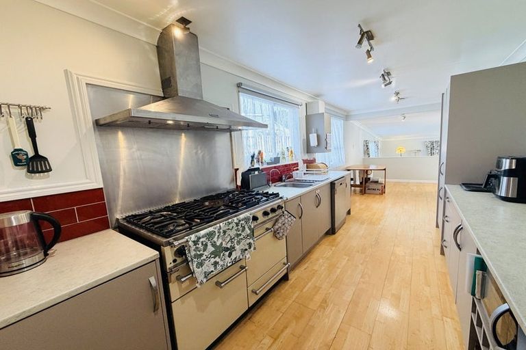 Photo of property in 8 Kaitawa Crescent, Paraparaumu, 5032