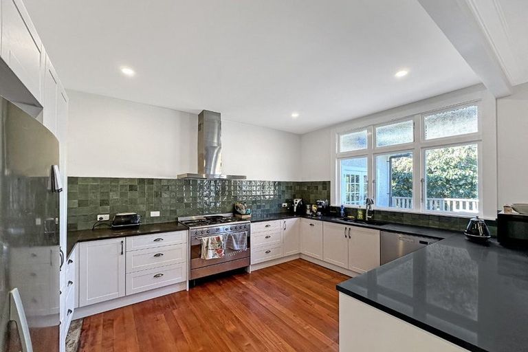 Photo of property in 18 Maxwell Avenue, Durie Hill, Whanganui, 4500