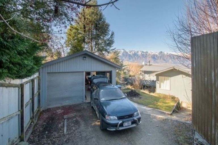 Photo of property in 18 Lomond Crescent, Queenstown, 9300