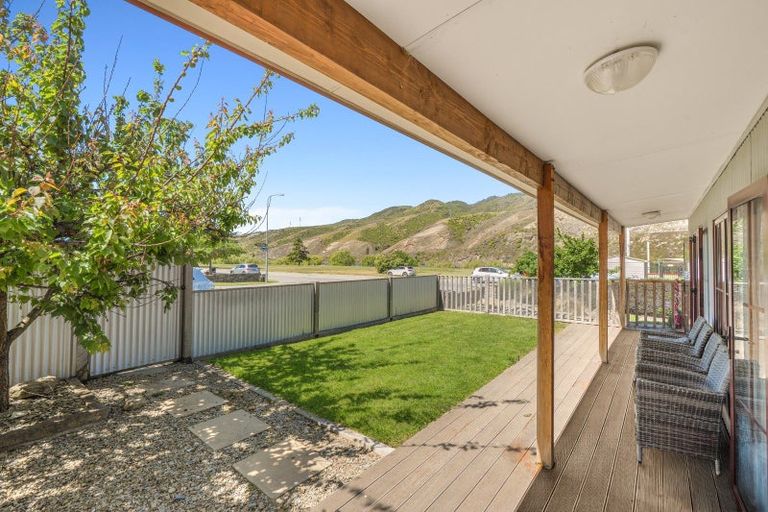 Photo of property in 2 Ray Street, Cromwell, 9310