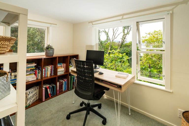 Photo of property in 46 Fortification Road, Karaka Bays, Wellington, 6022