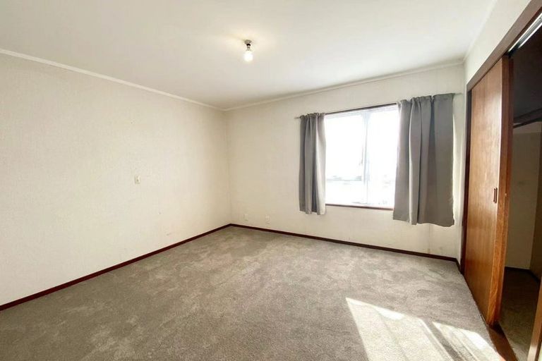 Photo of property in 5 Marlene Avenue, Te Atatu South, Auckland, 0610