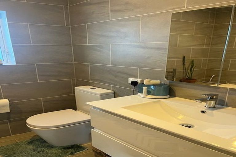 Photo of property in 3 Balmain Street, Newlands, Wellington, 6037