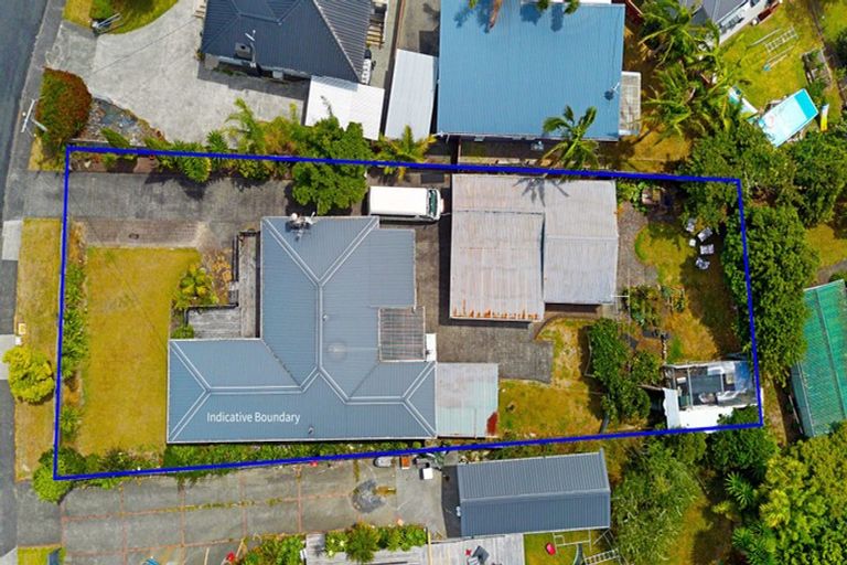 Photo of property in 15 Renata Crescent, Te Atatu Peninsula, Auckland, 0610