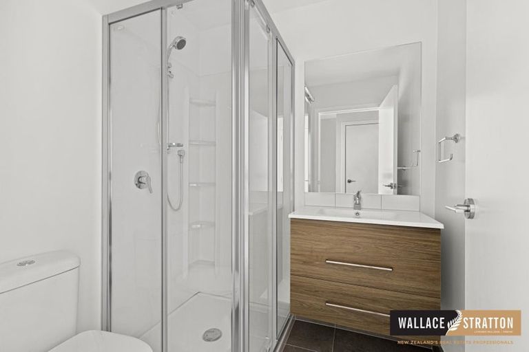 Photo of property in 42 Tokai Place, Glen Eden, 0602