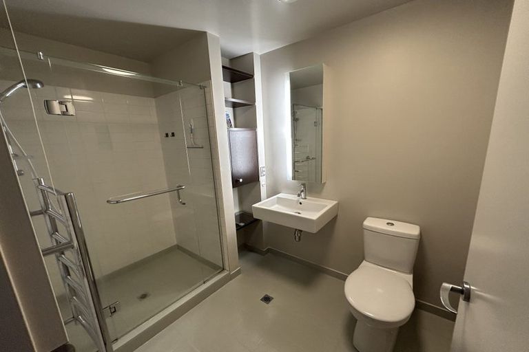 Photo of property in Montreaux Apartments, 4b/164 The Terrace, Wellington Central, Wellington, 6011