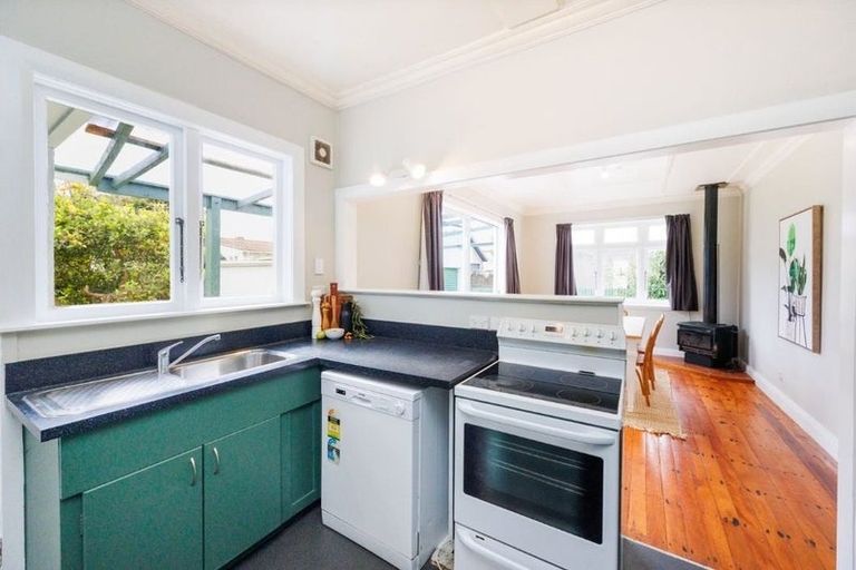 Photo of property in 8 Guy Avenue, Takaro, Palmerston North, 4410