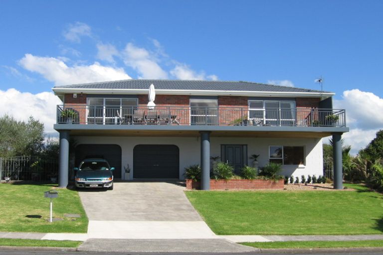 Photo of property in 13 Spinnaker Drive, Te Atatu Peninsula, Auckland, 0610