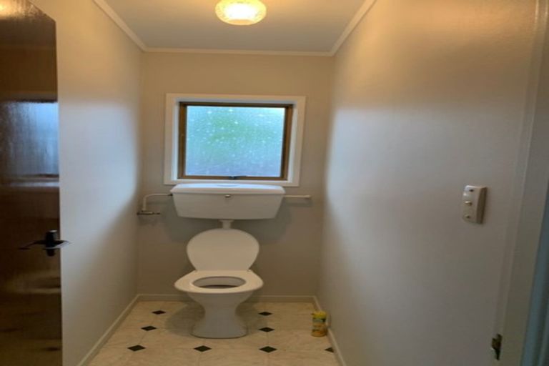 Photo of property in 2/48 Stanniland Street, Sunnyhills, Auckland, 2010