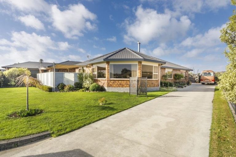 Photo of property in 44 Peter Hall Drive, Kelvin Grove, Palmerston North, 4414