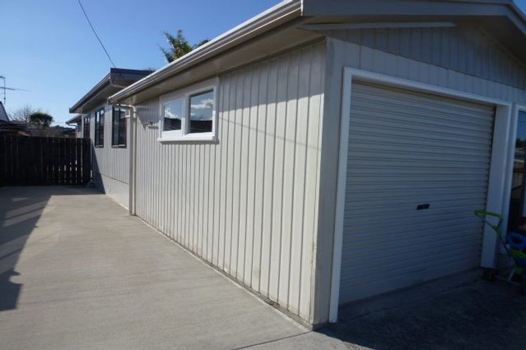 Photo of property in 52 Doment Crescent, Orewa, 0931