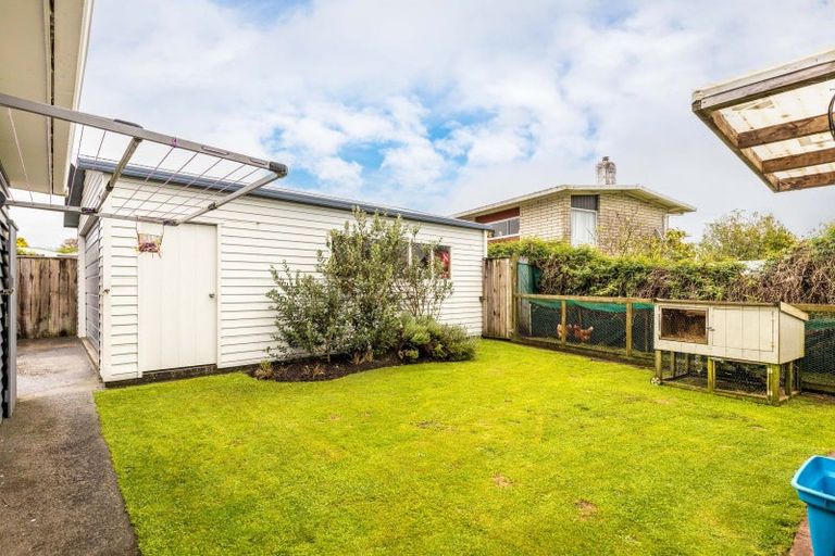 Photo of property in 18 Pukatea Street, Inglewood, 4330