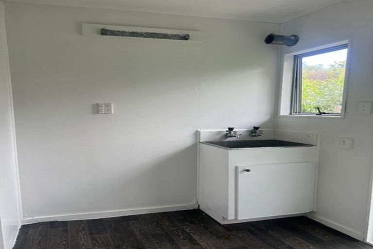 Photo of property in 9 Bishop Street, Green Bay, Auckland, 0604