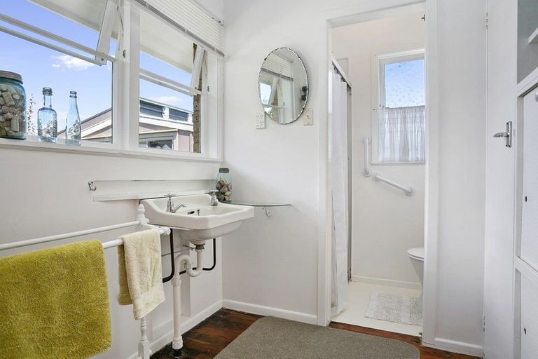 Photo of property in 35 Queen Street, Cambridge, 3434