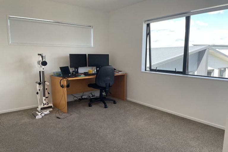 Photo of property in 8 Rauriki Lane, Rosehill, Papakura, 2113