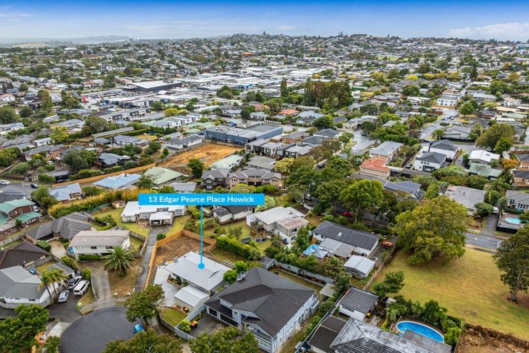 Photo of property in 13 Edgar Pearce Place, Howick, Auckland, 2014