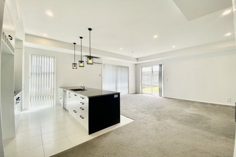 Photo of property in 71 Hayfield Way, Karaka, Papakura, 2113