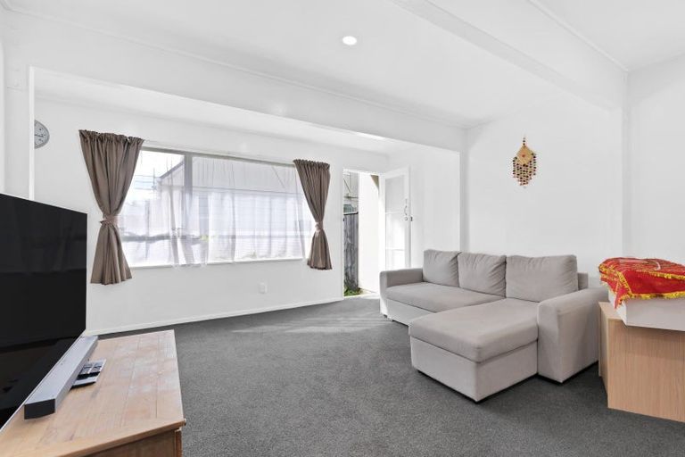 Photo of property in 2/264 Grounsell Crescent, Belmont, Lower Hutt, 5010