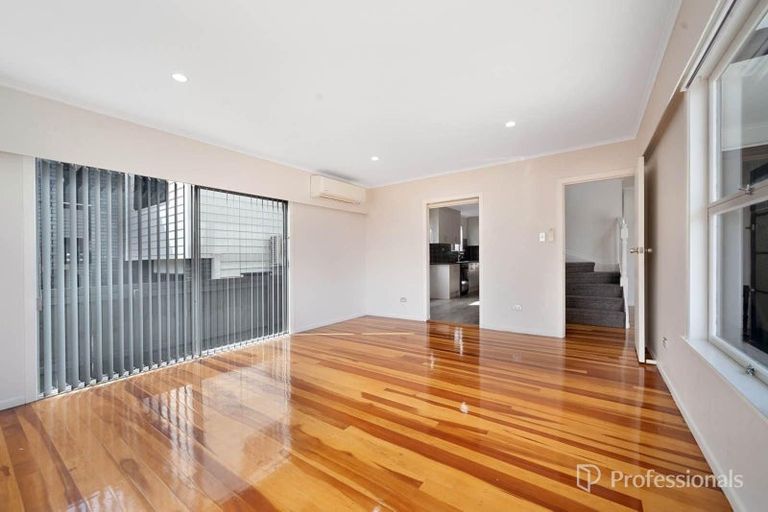 Photo of property in 17 Kohinoor Avenue, Mangere, Auckland, 2022