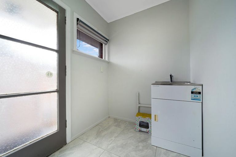 Photo of property in 41 Royal Road, Massey, Auckland, 0614