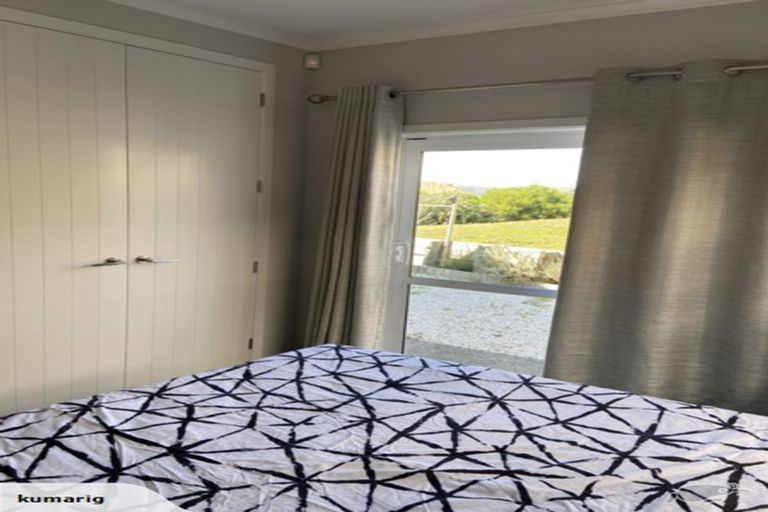 Photo of property in 124 Amesbury Drive, Churton Park, Wellington, 6037