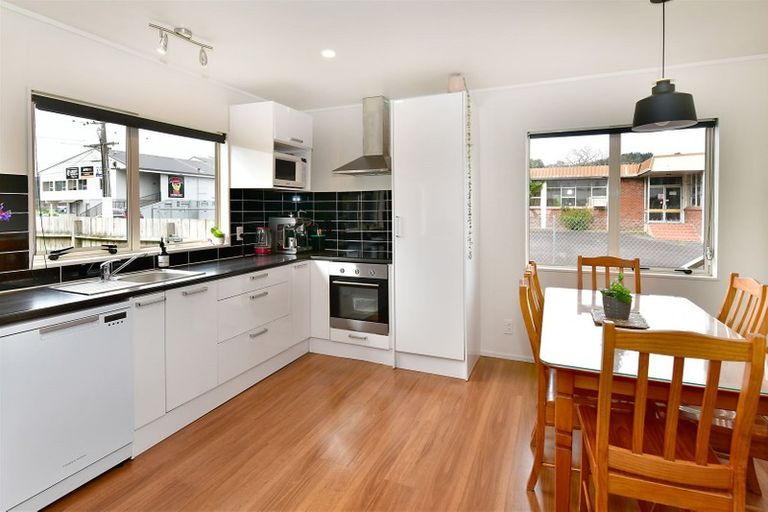 Photo of property in 1/137 Awaroa Road, Helensville, 0800