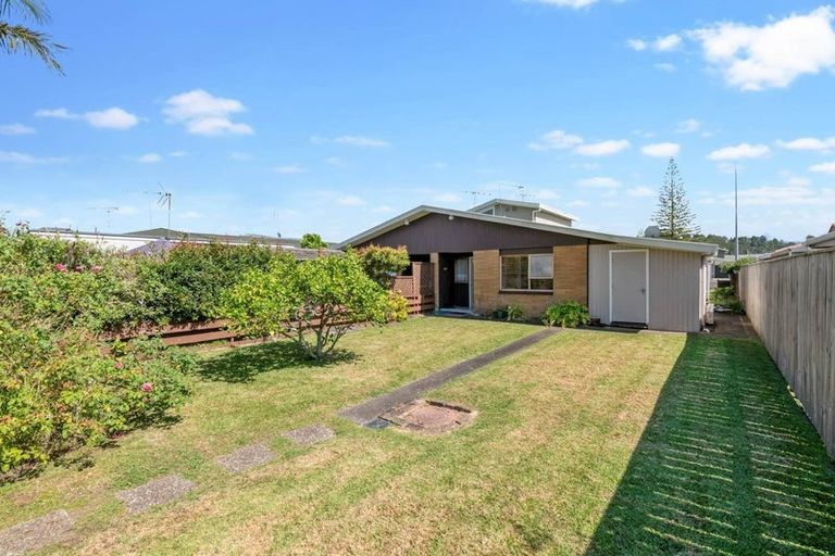 Photo of property in 8 West Hoe Road, Orewa, 0931