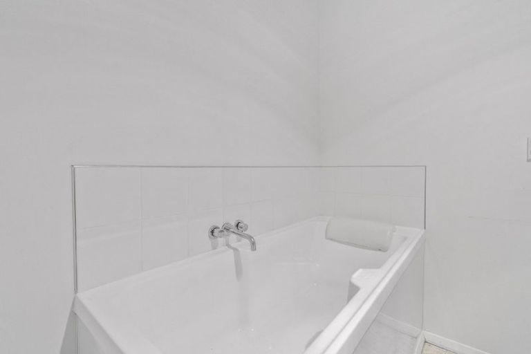 Photo of property in 76 Cambridge Street, Levin, 5510