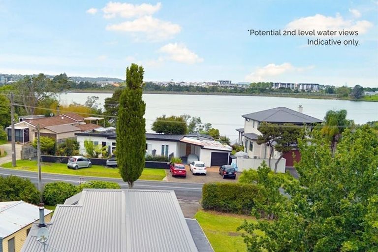 Photo of property in 28 Ferry Parade, Herald Island, Auckland, 0618