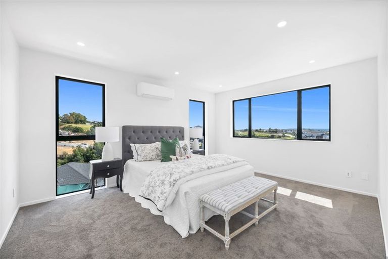 Photo of property in 36 Mcwhirters Farm Lane, Massey, Auckland, 0614