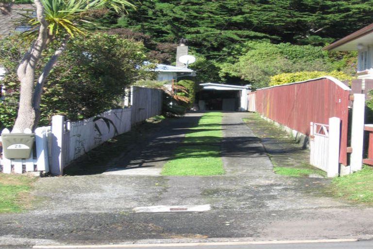 Photo of property in 28 Beazley Avenue, Paparangi, Wellington, 6037