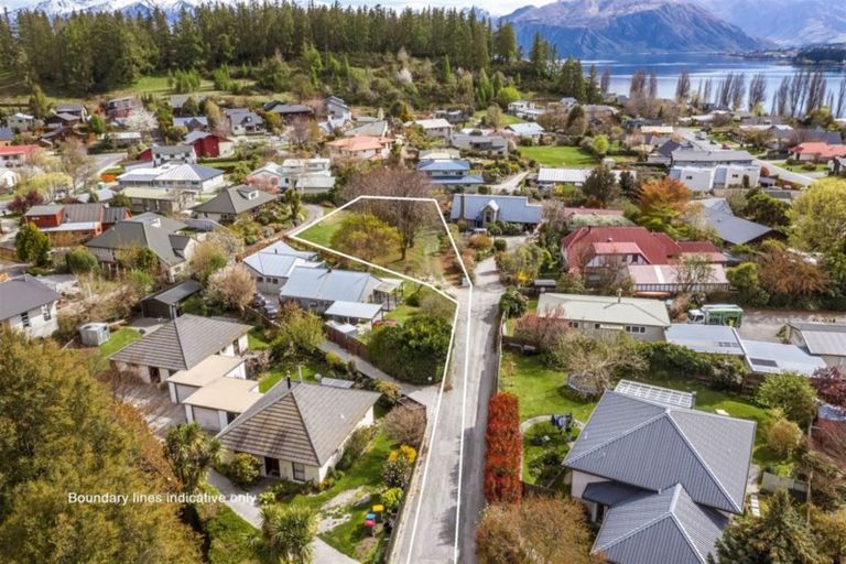 Photo of property in 18 Heuchan Lane, Wanaka, 9305