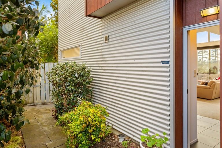 Photo of property in 76h Edmonton Road, Henderson, Auckland, 0612