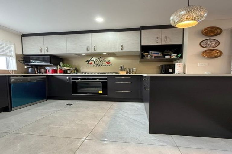 Photo of property in 4c Bill Phillip Place, Clendon Park, Auckland, 2103