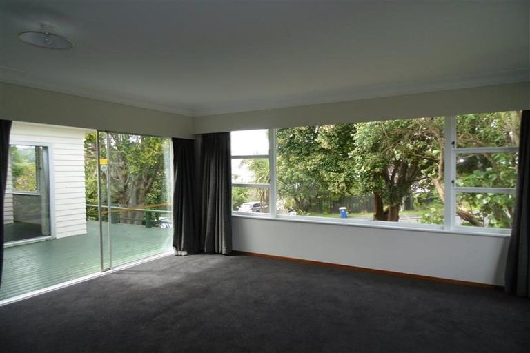 Photo of property in 9 Valkyria Place, Beach Haven, Auckland, 0626