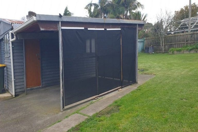 Photo of property in 33 Strid Road, Te Atatu South, Auckland, 0610