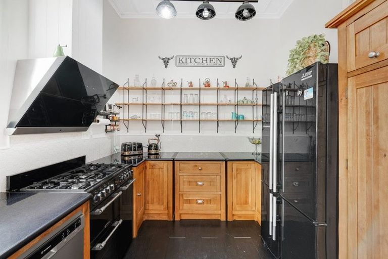 Photo of property in 1 Green Lane, Helensville, 0800