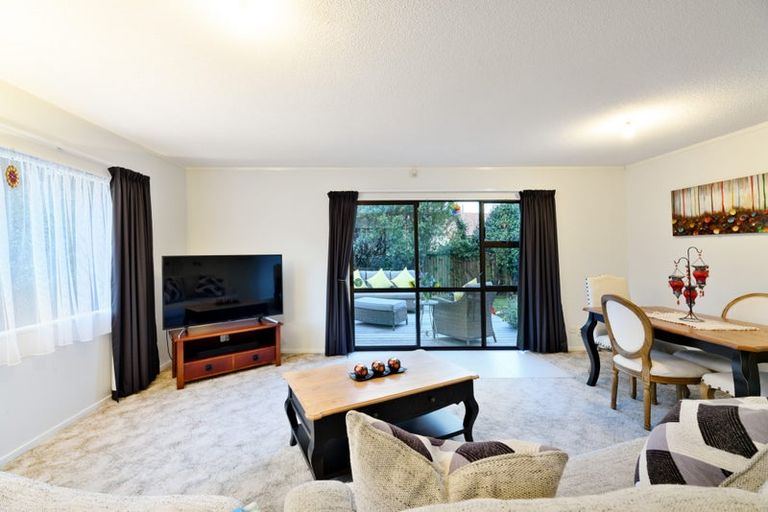 Photo of property in 2/23 Septimus Place, Henderson, Auckland, 0612