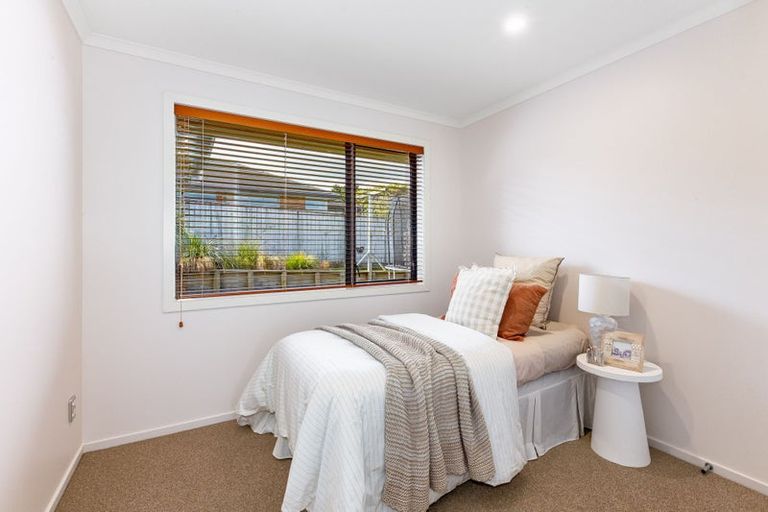 Photo of property in 5 Paparoa Crescent, Aotea, Porirua, 5024