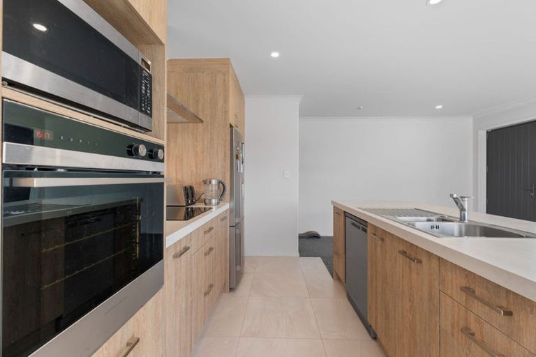 Photo of property in 9 Te Piriti Road, One Tree Point, 0118