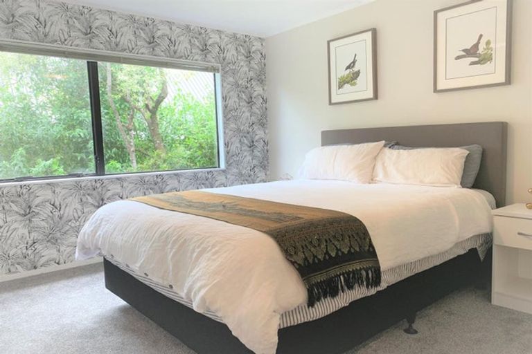 Photo of property in 21 Pohutukawa Avenue, Red Beach, 0932