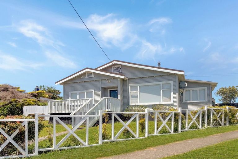 Photo of property in 21 Clayburn Road, Glen Eden, Auckland, 0602