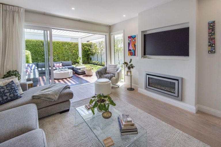 Photo of property in 63a Aramoana Avenue, Devonport, Auckland, 0624