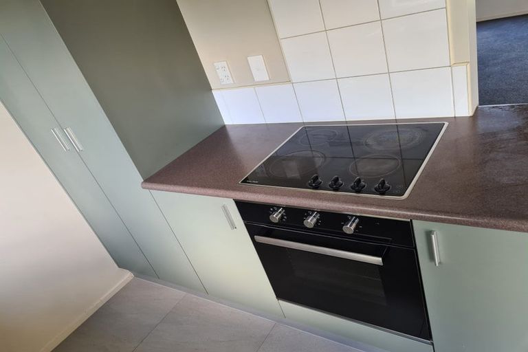 Photo of property in 38 Verdale Circle, Glen Eden, Auckland, 0602