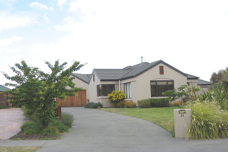 Photo of property in 11 Courtfield Close, Parklands, Christchurch, 8083