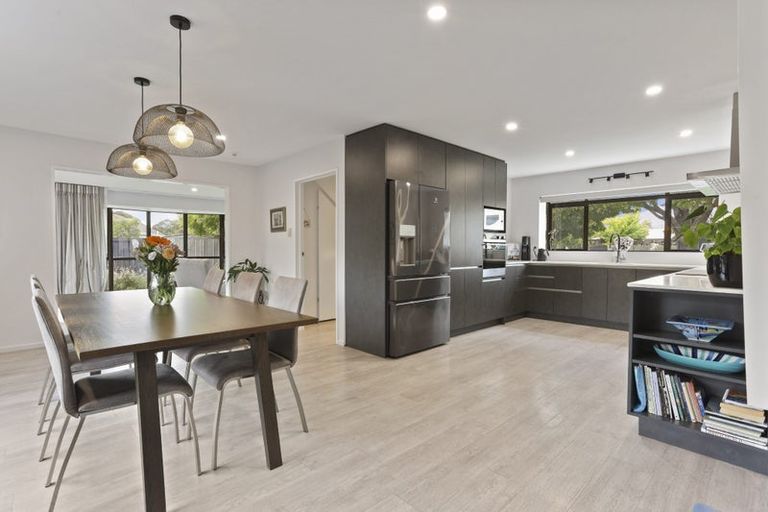 Photo of property in 10 Pyatt Place, Redwood, Christchurch, 8051
