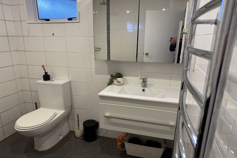 Photo of property in 117 Pupuke Road, Northcote, Auckland, 0627