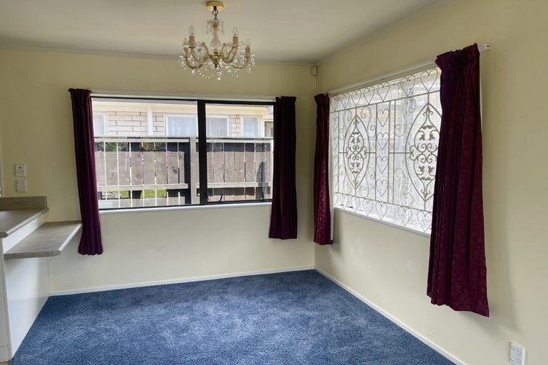 Photo of property in 15b Roberts Road, Te Atatu South, Auckland, 0610